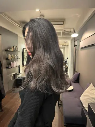 ロング カラー NERO 眞下秋歩のヘアスタイル