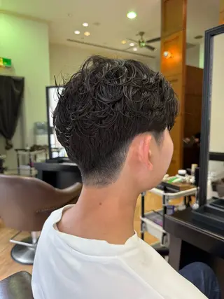 ショート パーマ メンズ 溝口 槙里也のヘアスタイル