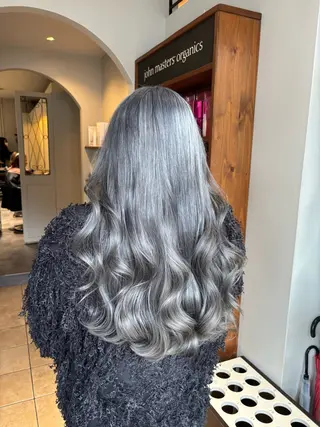 ロング ハイトーン/透明感 カラー/下出有沙のヘアスタイル