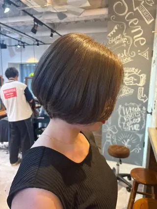 ショート カラー 七井 香奈 (なないかな)のヘアスタイル