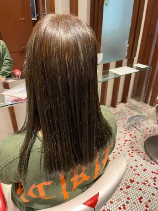 カラー 漆畑 夏美のヘアスタイル