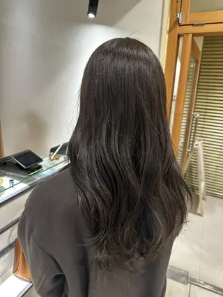 ロング カラー 岡本 葵のヘアスタイル