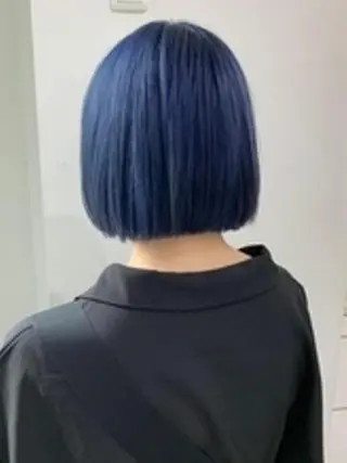 ショート カラー 前田 桃花のヘアスタイル