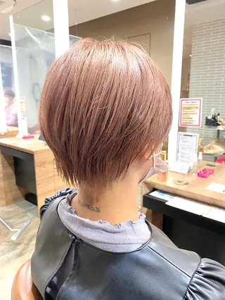 ショート カラー レイヤー/ブリ ーチ/ 岡本美優のヘアスタイル