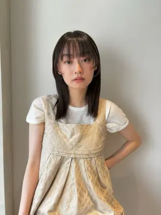 セミロング 白土 さくらのヘアスタイル