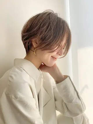 ショート カラー ⭐ハイトーンブリーチ ミルクティーピンクのヘアスタイル