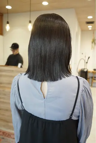 ミディアム うる艶レイヤーカット hinakoのヘアスタイル