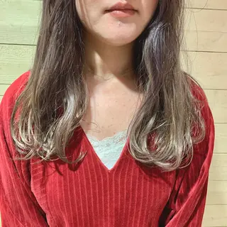 ロング カラー クワハラ イオリのヘアスタイル