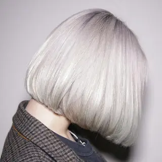 カラー ショート 艶髪✨ハイトーン ✨ホワイト✨北宗一郎のヘアスタイル