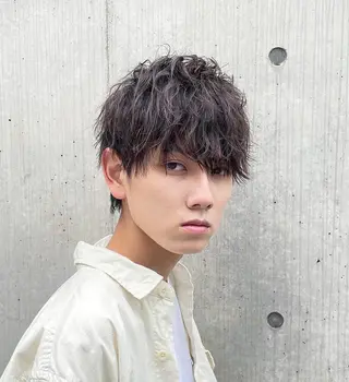 パーマ ヘアアレンジ メンズ 艶髪✨寒色カラー✨ 翁長孝輔のヘアスタイル