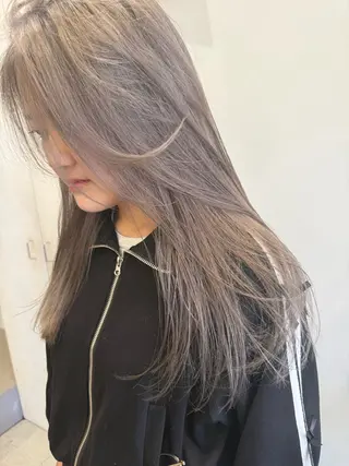 カラー 💛🤍U too e’s 鎌倉🧸のヘアスタイル