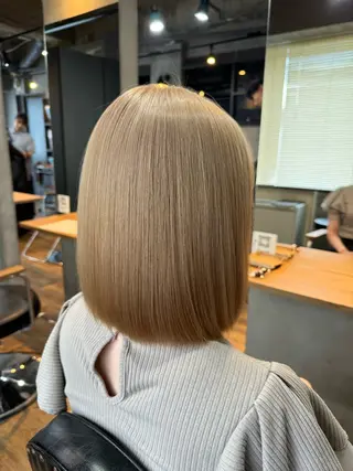 ミディアム カラー Eleanor spa&treatment 札幌店内にあるシェアサロン【WHITE】所属・シルクハイトーン / 髪質改善🦋MIKUのヘアスタイル