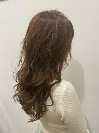 ロング カラー 石田 優菜のヘアスタイル