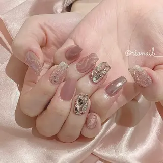 ネイル 𝘙𝘪𝘰𝘯𝘢 ...🕯🤍のネイルデザイン