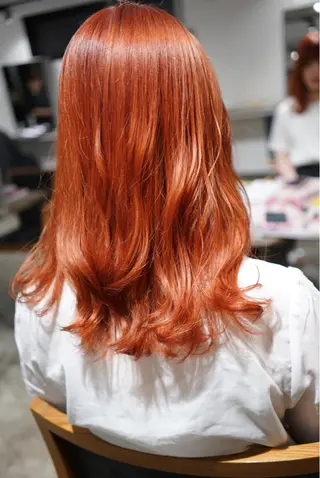 セミロング カラー ハイトーン/レイヤー /ケアブリーチ石川治のヘアスタイル