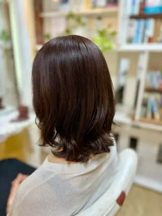 ミディアム 岩谷 美香のヘアスタイル