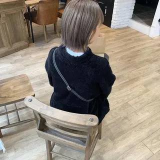 ミディアム カラー レイヤー/顔周り /AKARIのヘアスタイル