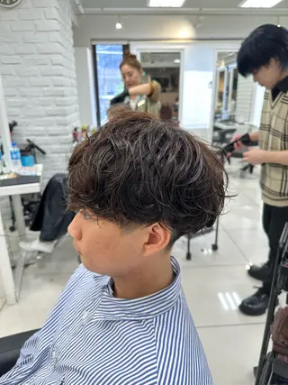 ショート パーマ メンズ フェザーパーマ職人 🪶ryosukeのヘアスタイル