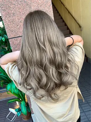 ロング カラー ヘアアレンジ ハイトーン/韓国風 🤍Nacchi🐈のマツエク・マツパデザイン