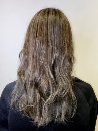 セミロング カラー 🐺ウルフ/レイヤー 似合わせ‎🤍沙羅のヘアスタイル