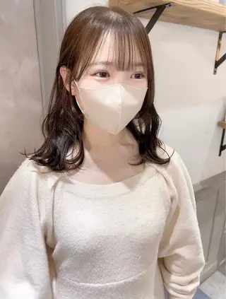 ミディアム カラー misaki🎀 まろみ透け感カラーのヘアスタイル