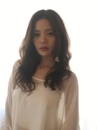 セミロング パーマ 林 梓のヘアスタイル