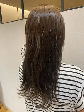 ロング カラー 岡本 梨沙のヘアスタイル