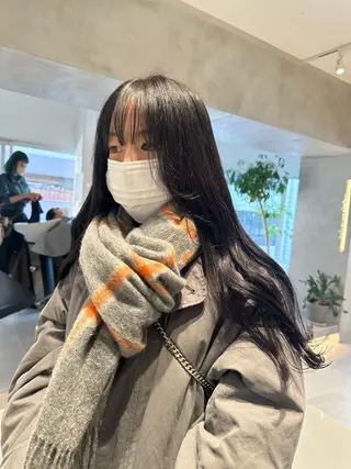 セミロング ミオ💎透ける暗髪／ ブリーチなしWカラーのヘアスタイル