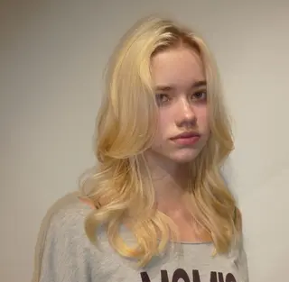 セミロング ナチュラル/透明感/ ナツミのヘアスタイル