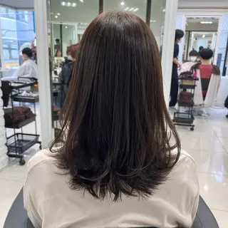 セミロング カラー 【センターパート/ マッシュ】ryokaのヘアスタイル
