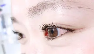 マツエク・マツパ laera 佐藤のヘアスタイル