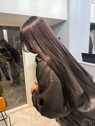 ロング カラー ミルクティー× グレージュMOMOのヘアスタイル