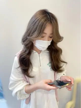 ロング カラー 韓国レイヤーカット/ ダブルカラーのヘアスタイル