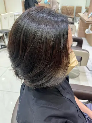 カラー 伊佐 愛のヘアスタイル