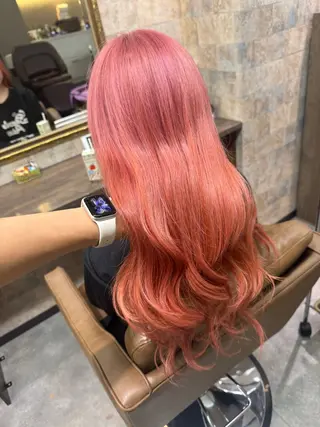 セミロング 土屋朱理/ ハイトーンカラーのヘアスタイル