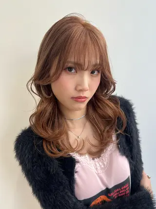 ミディアム maya レイヤーカットのヘアスタイル