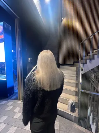 セミロング カラー ハイトーンカラー 坂本 翼のヘアスタイル