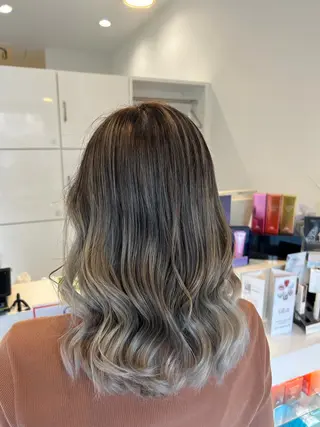 カラー 中山 朱のヘアスタイル