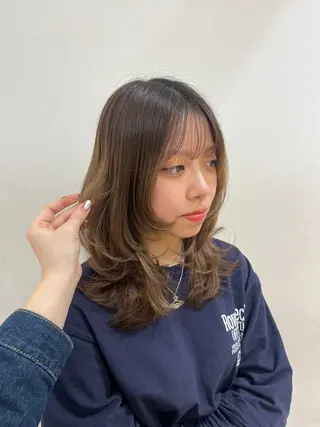 セミロング 荒川 三希のヘアスタイル
