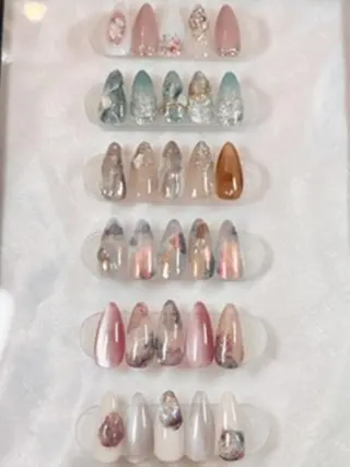 ネイル Nailsalon Charis.yuのネイルデザイン