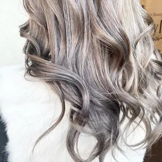 ロング しもかわ かほのヘアスタイル