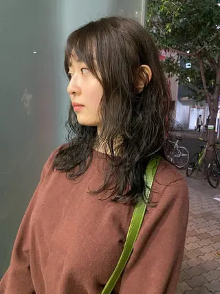 ミディアム sea's所属・ヒラカホ/矢場町/ ブリーチ/似合わせのヘアスタイル