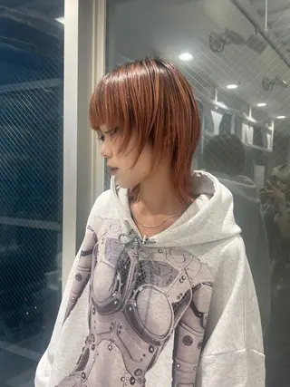 ミディアム ウルフカット/ ハイトーン/作山葵のヘアスタイル