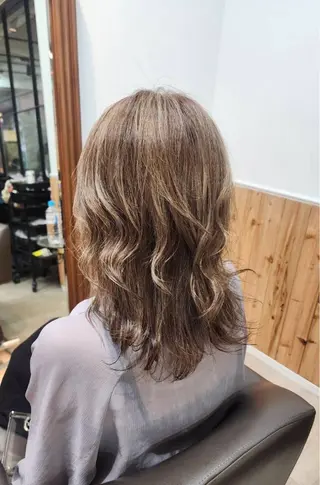 ミディアム カラー Stastny by Lumi 日ノ出町店【スチャスティニーバイルミ】所属・縮毛矯正/カラー/ 似合わせ/JUNのヘアスタイル