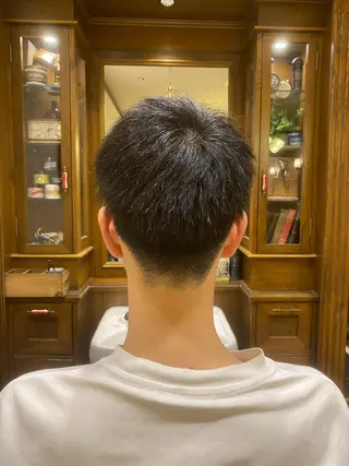 ショート ヒロ銀座バーバーショップ東京駅丸の内店所属・對馬 虎太郎のヘアスタイル