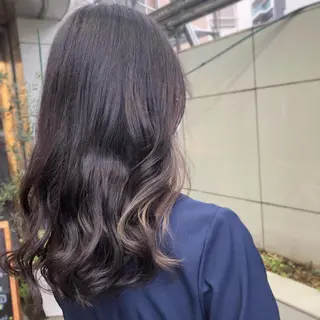 セミロング 山崎 絵莉香のヘアスタイル