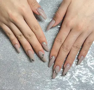 ネイル VIERU 🌈🎀💖のネイルデザイン