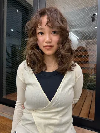 ミディアム イシイ モエカのヘアスタイル