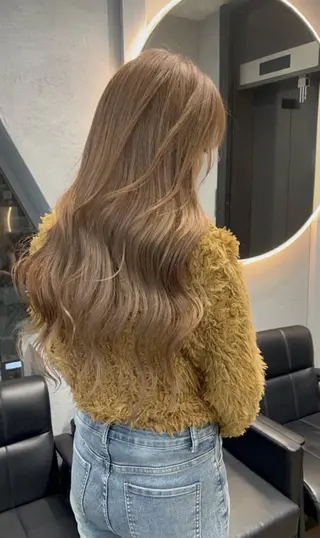 ミディアム カラー かの／GiseL／ ハイトーン／ブリーチのヘアスタイル