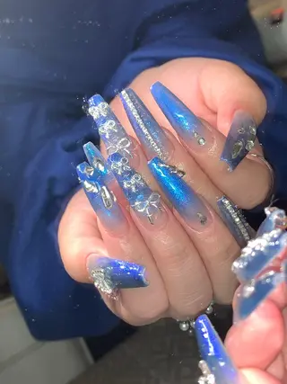 ネイル NES NAIL所属・さゆり￤推しキャラ ￤ロングネイル🩷のネイルデザイン